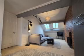 Stylish City Centre Apartment with Parking